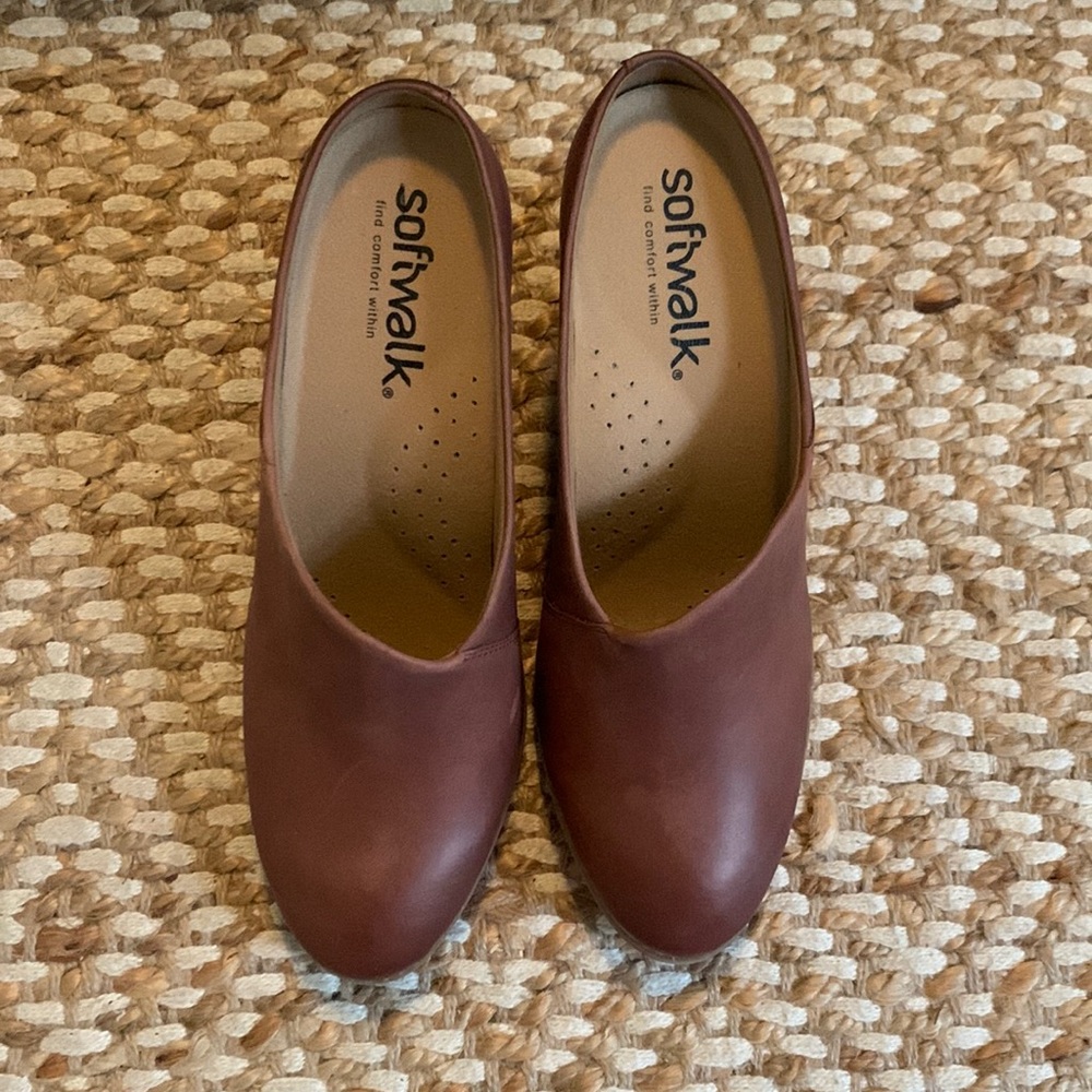 Softwalk Mule Heels Never Worn Brand New in Box Ladies 8.5 Keya in Cinnamon